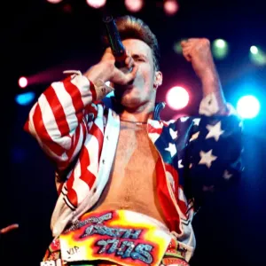 Vanilla Ice en train de se produire au Royaume-Uni lors de sa tournée Vanilla Ice en train de se produire au Royaume-Uni lors de sa tournée