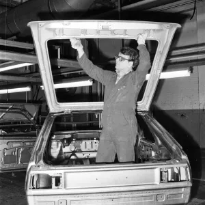 Vauxhall Factory Print: Ken Brown at Work, Luton, 1982