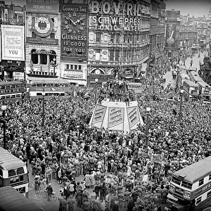 VE day celebrations at Piccadilly Circus at end of WW2 crowds fill the square on this