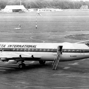 Vickers Vanguard Invicta International Airliner Print 1972