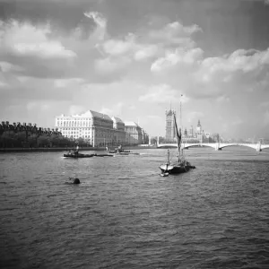 A View of the River Thames, London Print 1934 (01032)