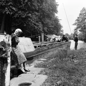 Views along the Grand Union Canal, in Hertfordshire. 19th June 1954 Views along the Grand Union Canal, in Hertfordshire. 19th June 1954