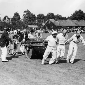 Sunday Cricket in Littlehampton, 20th August 1946 Print