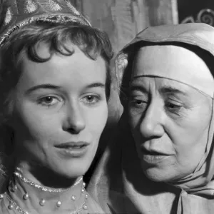 Virgina McKenna und Flora Robson im Fernsehproduktionsstück von Romeo Virgina McKenna und Flora Robson im Fernsehproduktionsstück von Romeo