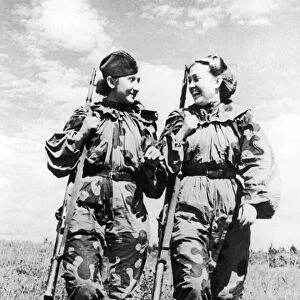 Volunteer women snipers of the Russian red Army R. Skrypnikova (right) and O