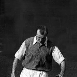 Wally Barnes Football Player of Arsenal - 15 / 10 / 1949 Daily Mirror