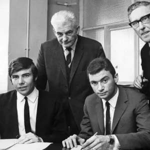 Walsall unterschreibt Mick Tindall (links), von Villa, und John Burckitt, von Coventry