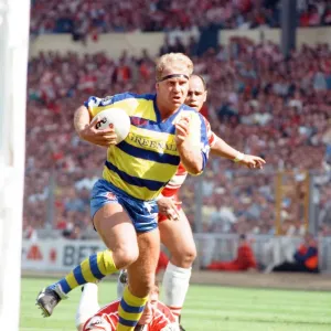 Warringtons Mike Gregory avoids Wigans Andy Gregory to scores Warringtons first try in Warringtons Mike Gregory avoids Wigans Andy Gregory to scores Warringtons first try in