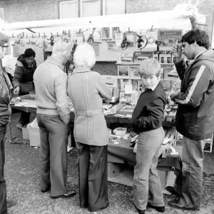 Warwick Market: Market traders and shoppers at a packed Warwick Bank Holiday Market Warwick Market: Market traders and shoppers at a packed Warwick Bank Holiday Market