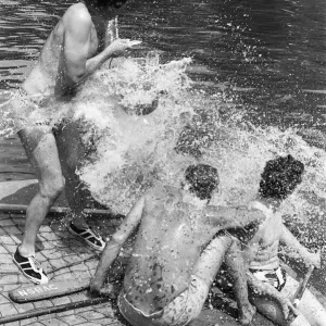 Water Carnival, Thameside, July 1976. General Scenes