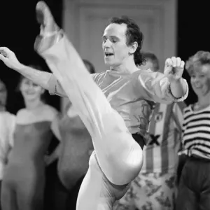 Wayne Sleep ballet demonstration print