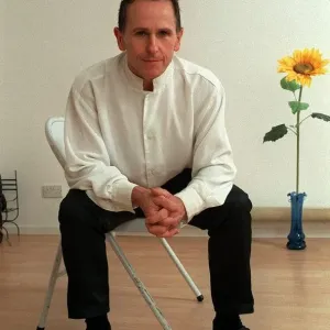 Wayne Sleep / Dancer / Actor September 98 At home relaxing sitting on chair
