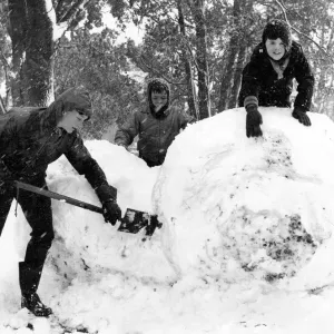 Weather - Snow - Three youngsters have a fine time as they enjoyed themselves in Weather - Snow - Three youngsters have a fine time as they enjoyed themselves in