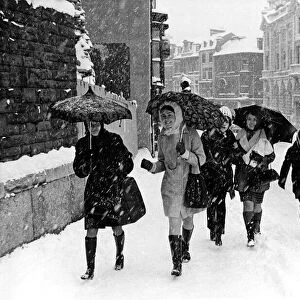 Weather - Swansea shoppers pick their way through the snow in High Street
