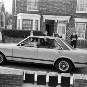 The wedding of Ronnie Cook and 19-year-old Mandy Fraser at Bedford Register Office The wedding of Ronnie Cook and 19-year-old Mandy Fraser at Bedford Register Office