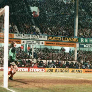 West Ham 2 -3 Sunderland, FA Cup 5th round replay match, held at Upton Park West Ham 2 -3 Sunderland, FA Cup 5th round replay match, held at Upton Park