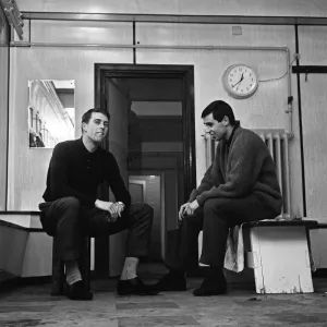 Fußballspieler von West Ham United, Geoff Hurst und Ron Boyce entspannen sich im Verein Fußballspieler von West Ham United, Geoff Hurst und Ron Boyce entspannen sich im Verein