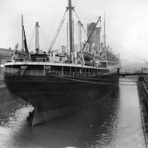 The White Star liner Albertic Print: Gladstone Graving Dock docking