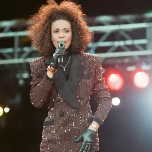 Whitney Houston singing at Freedomfest: Nelson Mandela 70th Birthday Celebration Whitney Houston singing at Freedomfest: Nelson Mandela 70th Birthday Celebration