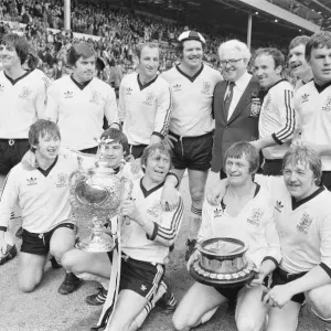 Widnes poses for the cameras after beating Wakefield Trinity to win the Rugby League Cup Widnes poses for the cameras after beating Wakefield Trinity to win the Rugby League Cup