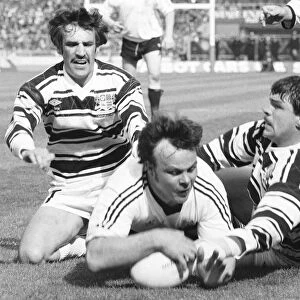 Widnes score a try in the Rugby League Cup Final against Hull at Wembley