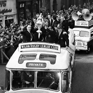 Wigan R. L. Team home from Wembley with Cup. The coach leaves the Town Hall to make its