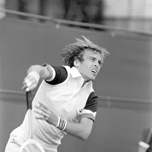 Wimbledon 1980: 2nd day. John Lloyd in action. June 1980 80-3290-011