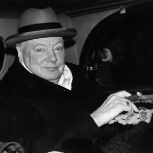 Winston Churchill leaves his home in Hyde Park gate, Londonfor Chartwell where he weill Winston Churchill leaves his home in Hyde Park gate, Londonfor Chartwell where he weill