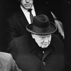 Winston Churchill leaving his home at Hyde Park Gate, London. 19th May 1961 Winston Churchill leaving his home at Hyde Park Gate, London. 19th May 1961