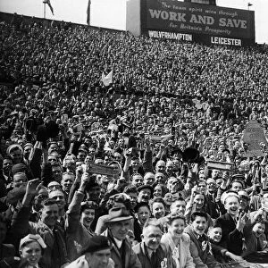 Wolerhampton v Leicester FA Cup Final 1949 crowds at Wembley