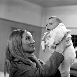 A woman with her baby girl. November 1969 Z10895-001