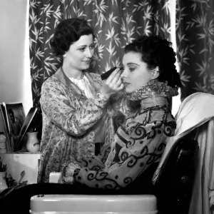 Woman beauty culture. Mrs. Pearce making up Vivien Leigh for Five Star England Woman beauty culture. Mrs. Pearce making up Vivien Leigh for Five Star England