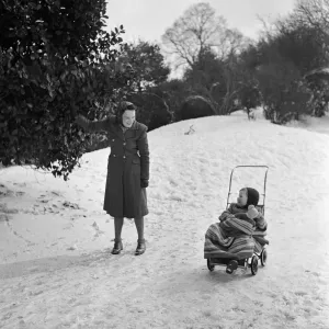 A woman and child enjoying Hyde Park in the now, London. Circa 1953 A woman and child enjoying Hyde Park in the now, London. Circa 1953