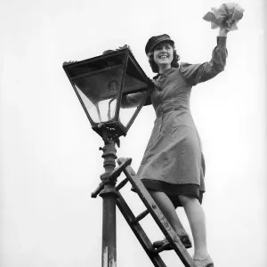 Woman Railway Porter cleaning a lamp 1941 women doing mens jobs during the war Woman Railway Porter cleaning a lamp 1941 women doing mens jobs during the war