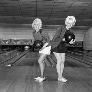 Women Bowlers, Teesside, Circa 1972. Pictures captioned Dolly Bird Bowlers Women Bowlers, Teesside, Circa 1972. Pictures captioned Dolly Bird Bowlers