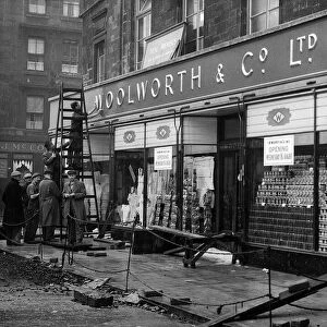 Woolworths August 1954 Workmen put finishing touches to new Woolworth