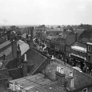 Woolworths y las tiendas de la calle principal en Uxbridge desde la torre de la iglesia. Woolworths y las tiendas de la calle principal en Uxbridge desde la torre de la iglesia.