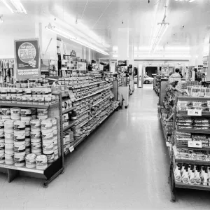 Woolworths Store, Holborn, London, 13th August 1980. 420pm and not a person in sight Woolworths Store, Holborn, London, 13th August 1980. 420pm and not a person in sight