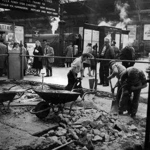 Workmen make a start on the station to store subway at Central Station Workmen make a start on the station to store subway at Central Station