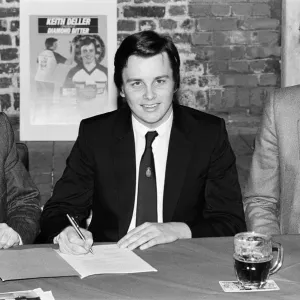 World Darts Champion Keith Deller signs a new contract with Double Diamond World Darts Champion Keith Deller signs a new contract with Double Diamond