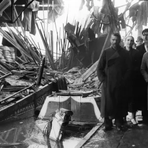 World War Two Air Raids, Birmingham, 1st November 1940. These barge dwellers had a World War Two Air Raids, Birmingham, 1st November 1940. These barge dwellers had a