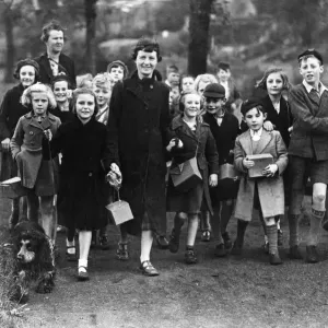WW2 Evacuation Print: Heaton School Children