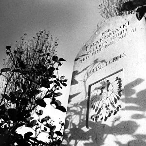 World War Two - Second World War - The grave of Polish airman Makomaski in a Castletown