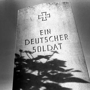 La Seconde Guerre mondiale - Deuxième Guerre mondiale - Le tombeau de guerre du Nord-Est à Castletown d'un Allemand.