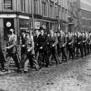 La Seconde Guerre mondiale. Les recrues de l'armée britannique marchent dans le défilé jusqu'à l'église Saint-Thomas.