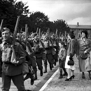 WW2 British Soldiers leave for France Circa September 1939 A newly recruited