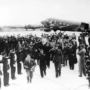 WW2 Jules Garron is greeted with a special guard of honour as he arrive in Paris WW2 Jules Garron is greeted with a special guard of honour as he arrive in Paris