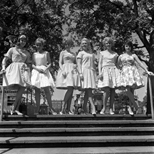 Ya Ya Girls fashion Six girls / female models standing outside on some concrete