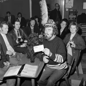 Yodelling dog collects £400 for charity. 1975 Yodelling dog collects £400 for charity. 1975