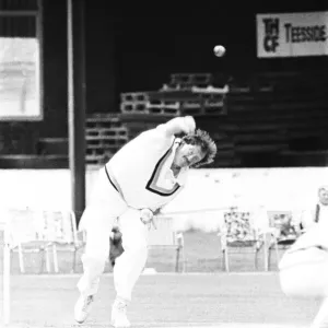 Yorkshire's Arnie Sidebottom in Action - Print 5th July 1986